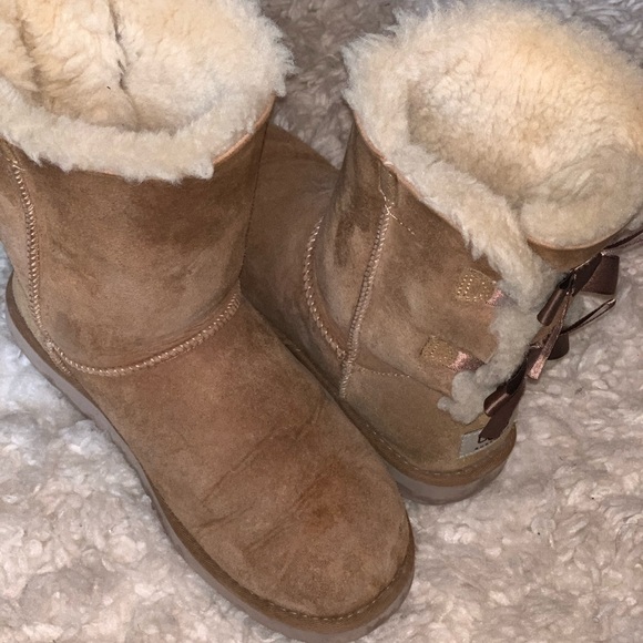 UGG Chestnut Bailey Bow - Picture 1 of 8